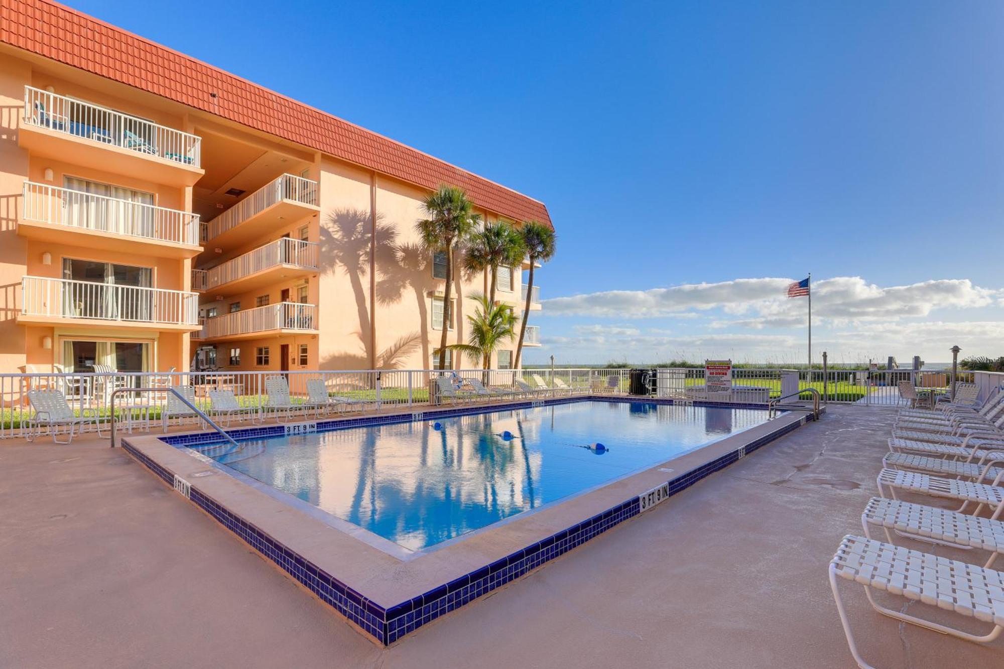 Central Cocoa Beach Condo With View, Steps To Beach! Екстериор снимка