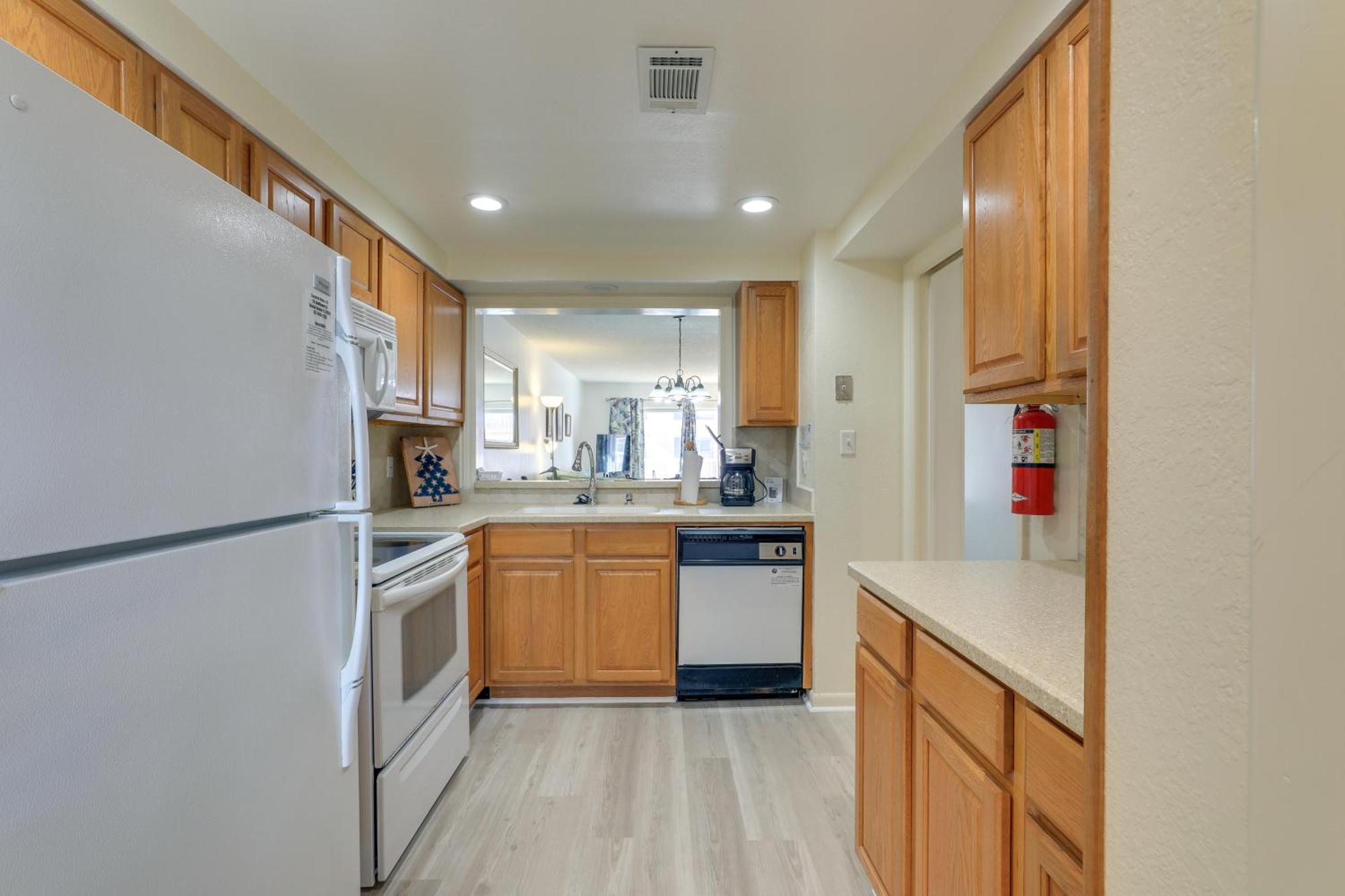 Central Cocoa Beach Condo With View, Steps To Beach! Екстериор снимка