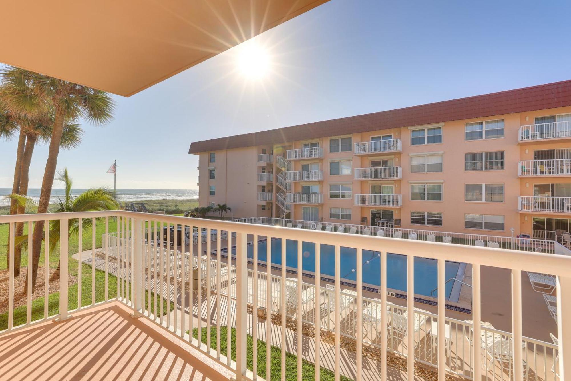 Central Cocoa Beach Condo With View, Steps To Beach! Екстериор снимка
